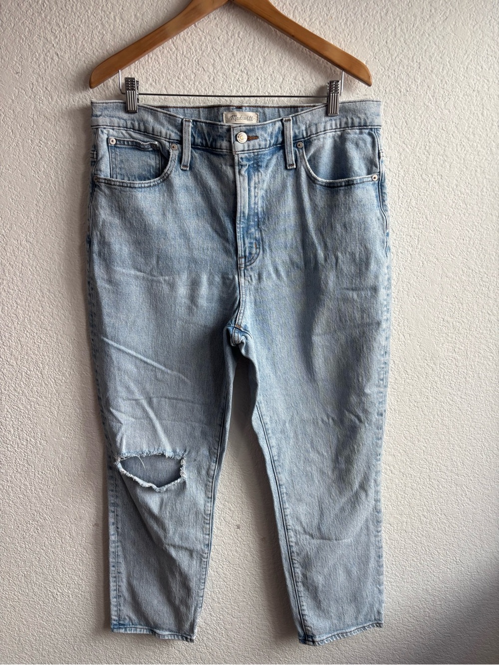 Madewell Light Blue Slim Straight Men’s Jeans with Distressed Knee